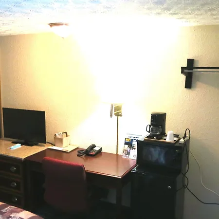 Budget Host Airport Inn-3
