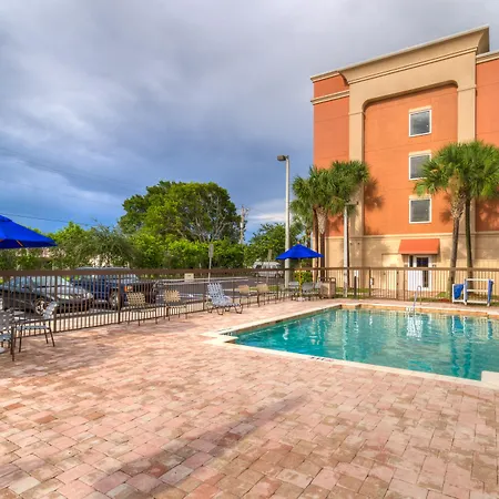 Hampton Inn & Suites Cape Coral / Fort Myers-3
