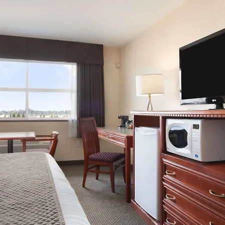 Days Inn & Suites By Wyndham Langley-3
