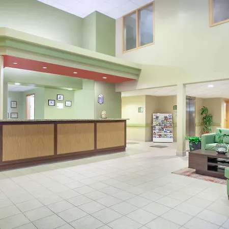 Super 8 By Wyndham Midland-3