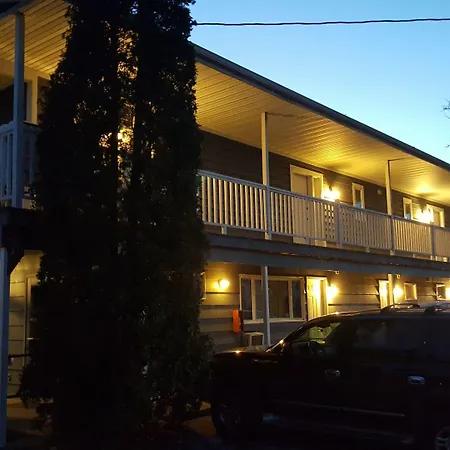 Snug Harbor Inn-3