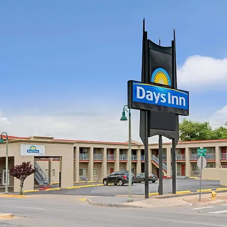 Days Inn By Wyndham Albuquerque Downtown-3