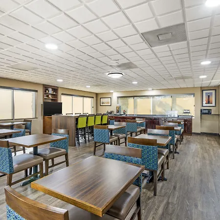 Comfort Suites Brunswick-3