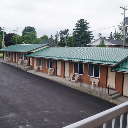 Howard Johnson By Wyndham Gananoque-3