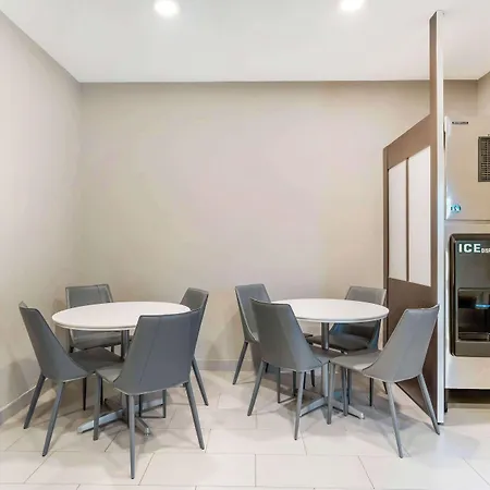 Microtel Inn & Suites By Wyndham Brooksville-3