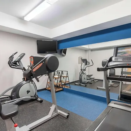 Microtel Inn & Suites By Wyndham Brooksville-2