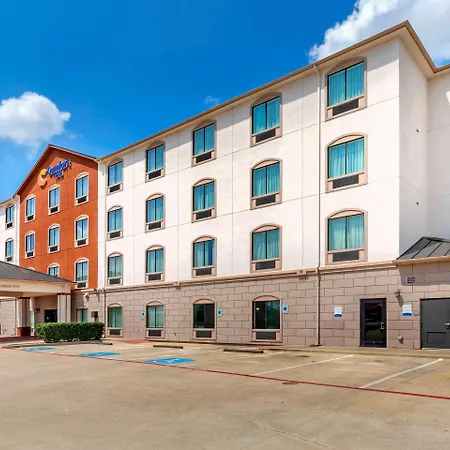 Comfort Inn Near Unt-3