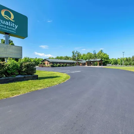 Quality Inn & Suites Munising-3