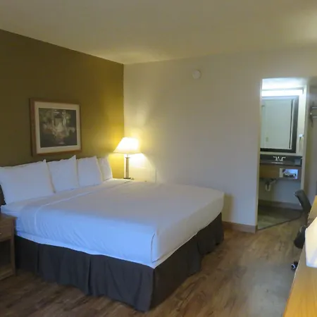 Baymont By Wyndham Fargo-2