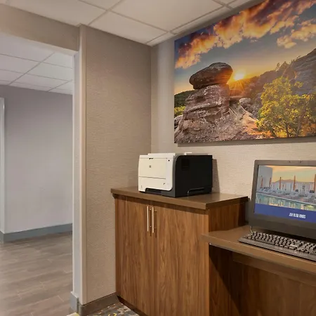 Hampton Inn St. Louis-Columbia-2