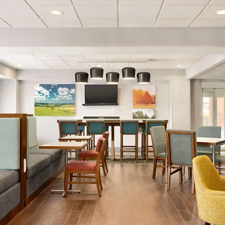 Hampton Inn St. Louis-Columbia-3