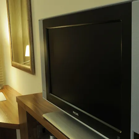 Hampton By Hilton Corby-3