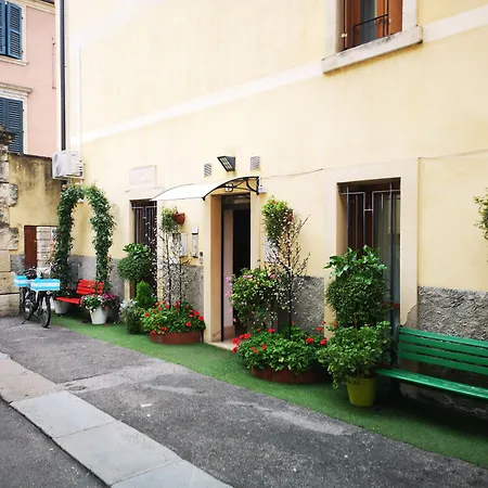 Giardino Giusti House & Court-3