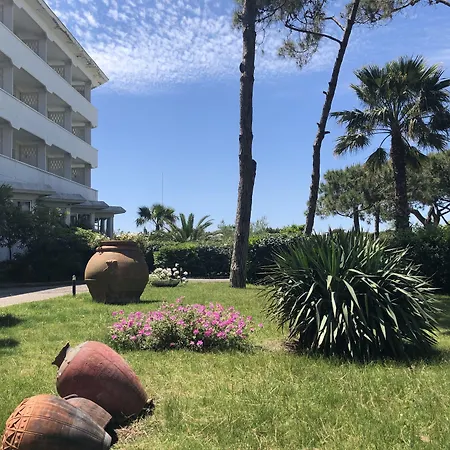 Domizia Palace Hotel-3