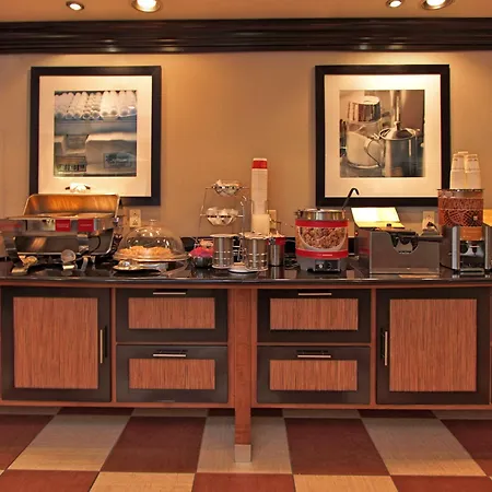 Hampton Inn Defiance-3