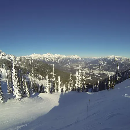Fernie Slopeside Lodge-3