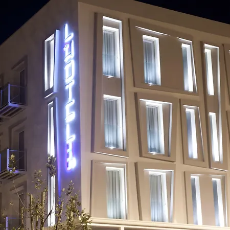 L'Hotel-2