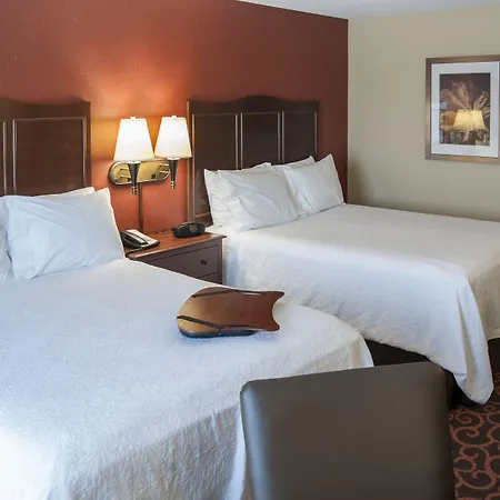 Hampton Inn & Suites Watertown-3