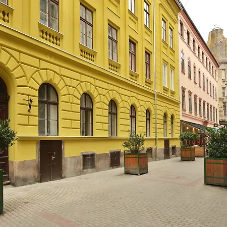 Opera Garden Hotel & Apartments-3