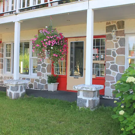 Motel Des Pays D'En Haut-3