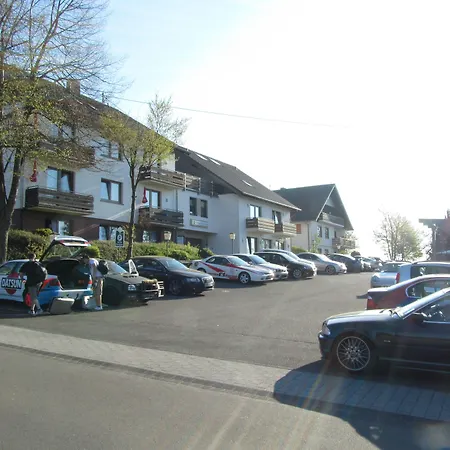 Hotel Zur Burg Nuerburg-Ring-2