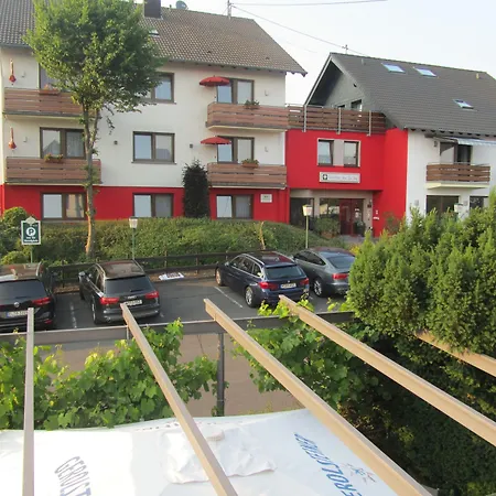 gut-Hotel zur Burg Nürburg ring-2