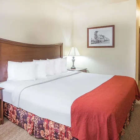 Days Inn By Wyndham Ellis-3