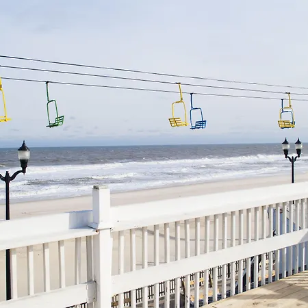 Boardwalk Hotel Charlee & Apartments Beach Hotel Oceanfront-3