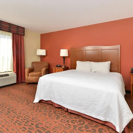 Hampton Inn Muscatine-2