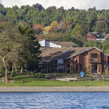Cascades Lakefront Motel-2