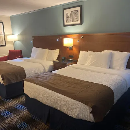 Days Inn & Suites By Wyndham St. Ignace Lakefront-3