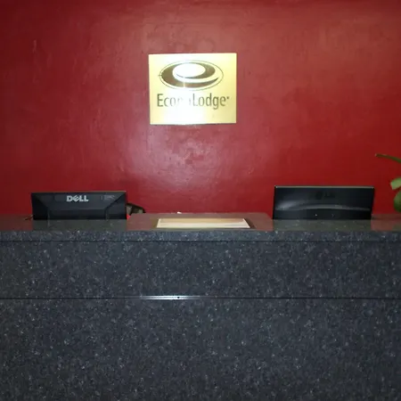 Econo Lodge Conway Central-2
