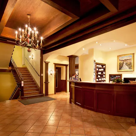 Euro Youth Hotel & Krone-2