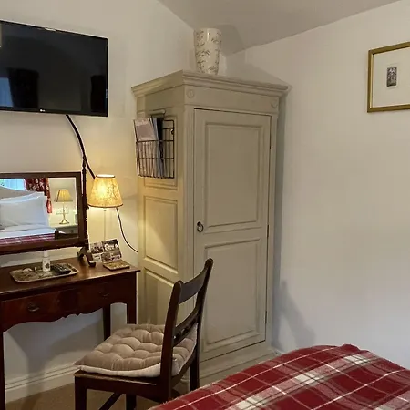 Edgcott House-3