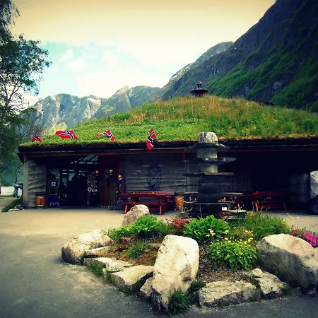 Gudvangen Fjordtell-3