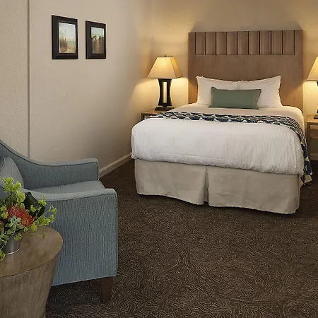 Cambria Landing Inn And Suites-2
