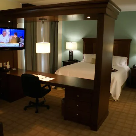 Hampton Inn & Suites Center-3