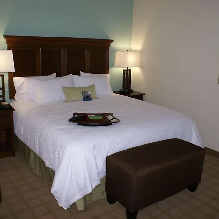Hampton Inn & Suites Center-3