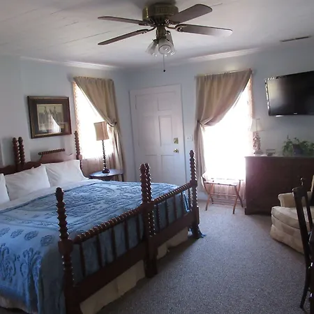 Carrier Houses Bed & Breakfast-3