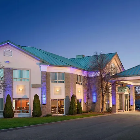 Days Inn By Wyndham Montmagny-2