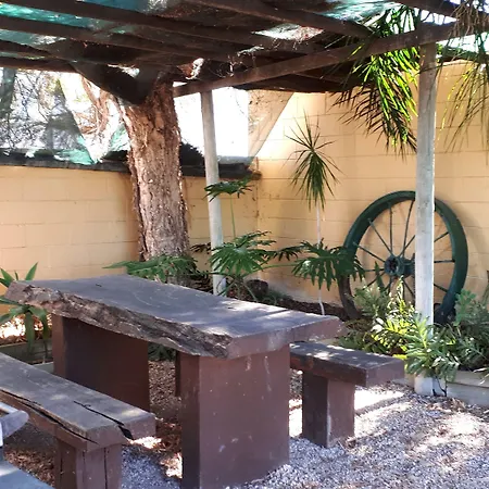 Bordertown Motel-3