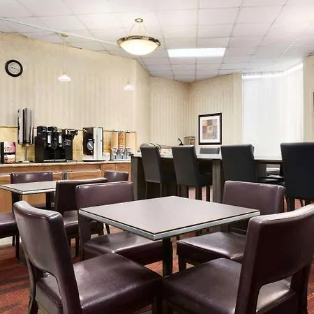 Travelodge By Wyndham Lloydminster-3