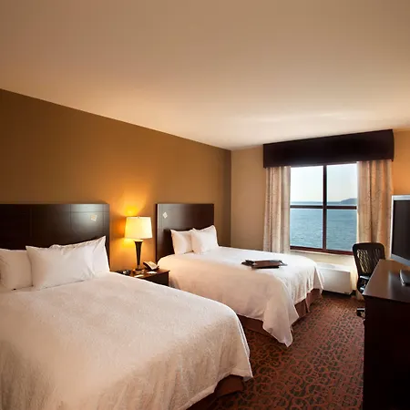 Hampton Inn Marquette-Waterfront-2