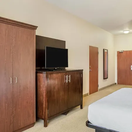 Ramada By Wyndham Lac La Biche-2