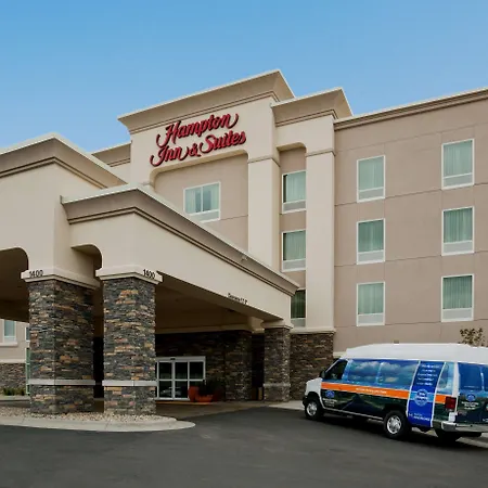 Hampton Inn & Suites Minot-3