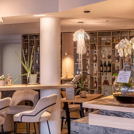 Hostellerie De La Pointe Saint-Mathieu - Spa & Restaurant-2
