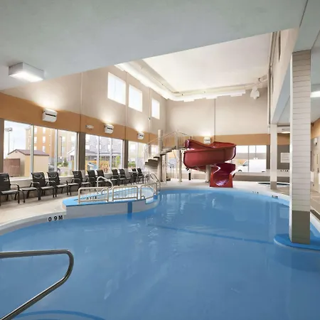 Days Inn & Suites By Wyndham Winnipeg Airport Manitoba-3