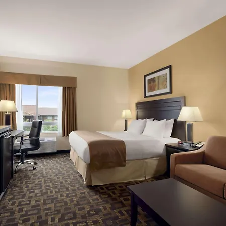 Days Inn & Suites By Wyndham Winnipeg Airport Manitoba-2