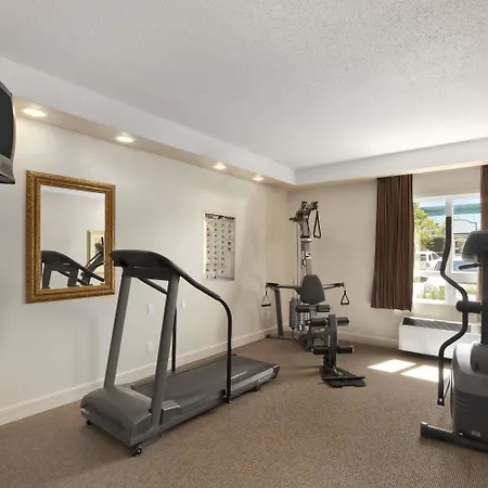Travelodge By Wyndham Spruce Grove-2