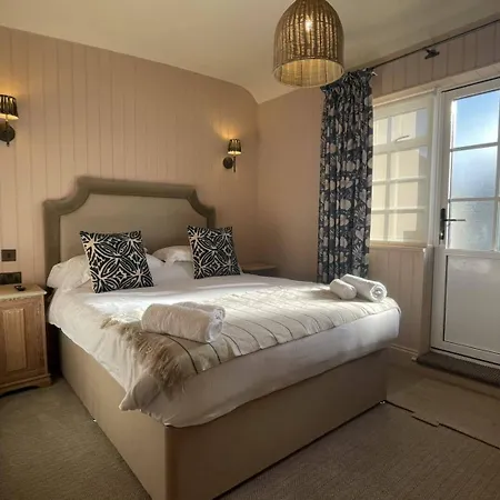 The White Hart-2